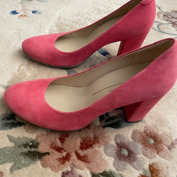 “Barbie pink” pink suede pumps size 40 or 9 1/2 - Picture 4 of 9
